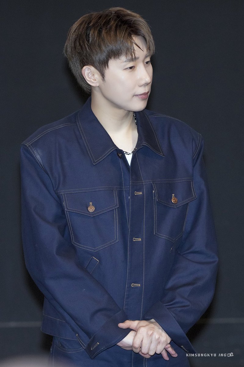 250608 영등포 cgv 무대인사

눈빛에 사랑이, 따뜻함이 눈에 보이는데
어떻게 사랑하지 않을 수 있나요
15주년 보다 더 많은 시간을 앞으로도 함께 하기를 바라고 항상 행복이 가득하길💛
#성규