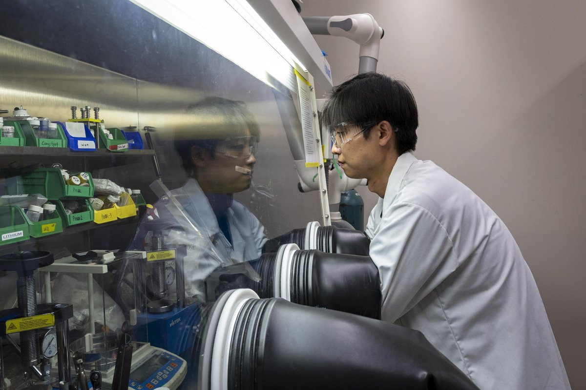 For decades, researchers have sought a more reliable battery than lithium ion. Solid-state batteries are less flammable and can hold more energy, but they often require intense pressure to function. New research from Georgia Tech could change that. b.gatech.edu/4kYB6Oi