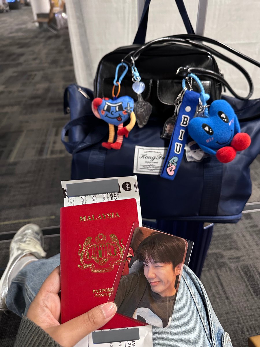 Flight slightly delayed, but I’m departing now 😢 See you when I see you again, idk how soon or late <a href="/JakeB4rever/">BIU.</a> 💙😔

Until next time 🇹🇭 Always a good time here

#Beyourluve #BuildJakapan