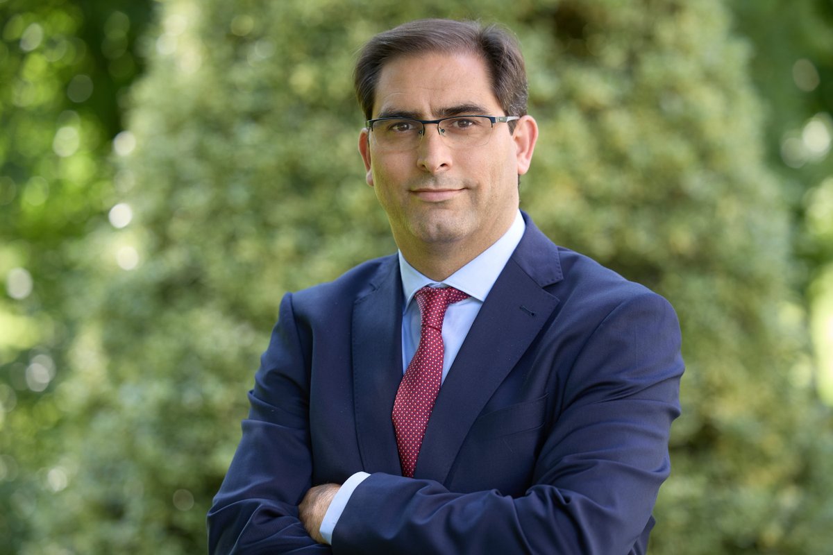 Francisco Javier Planes, catedrático en Ciencias de la Computación e Inteligencia Artificial, nuevo director de <a href="/tecnun/">Tecnun</a>.
Sustituye a Raúl Antón, quien se incorpora al Rectorado de la Universidad como vicerrector de Profesorado.
👉 unav.edu/noticias/-/con…