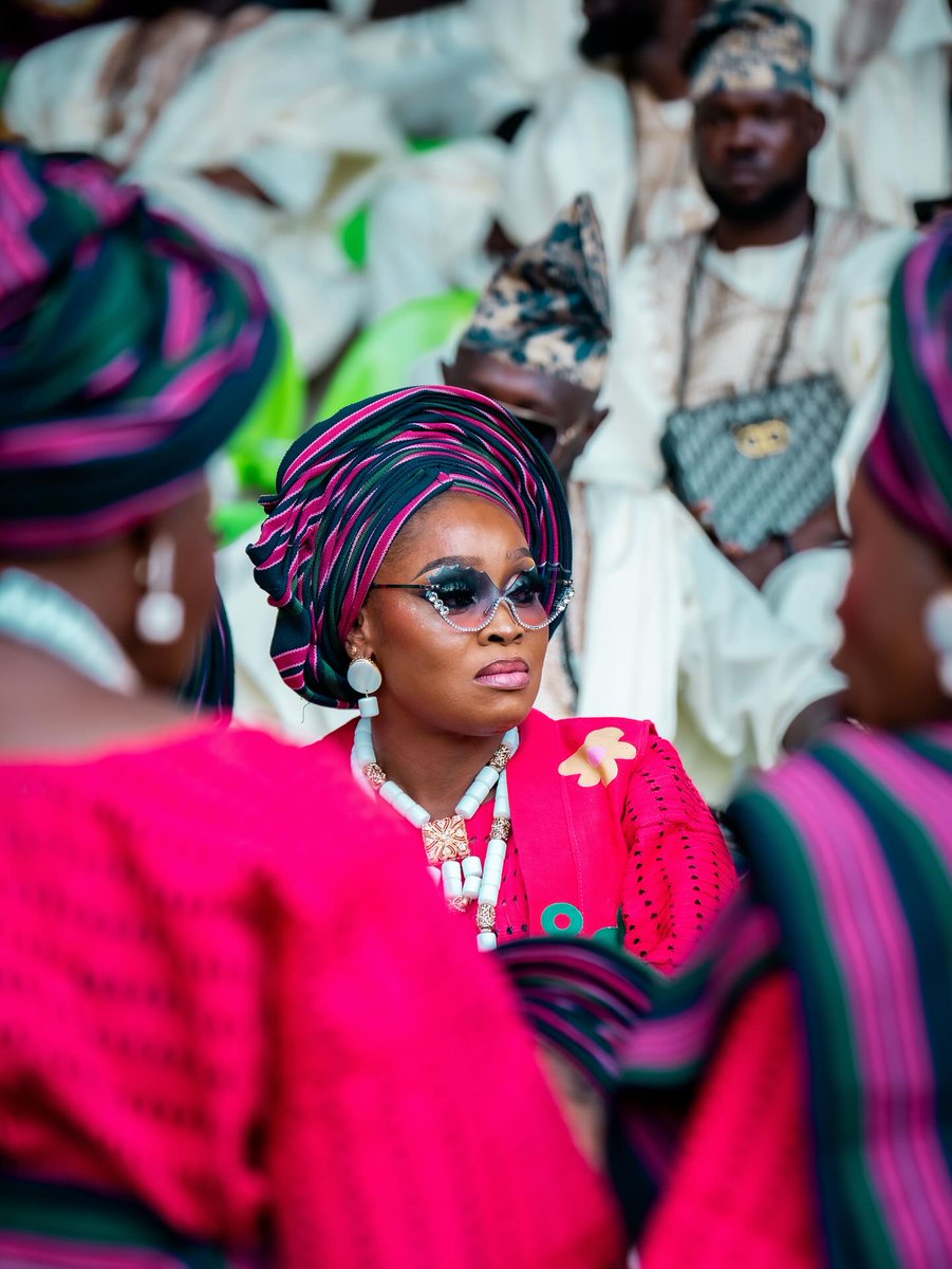 The horsemen came out to play beautifully 🇳🇬✨

Ojude Oba wasn’t just a festival—it was a runway of culture, color, and pure Nigerian creativity.

A thread.
📸<a href="/theniyifagbemi/">Niyi</a>