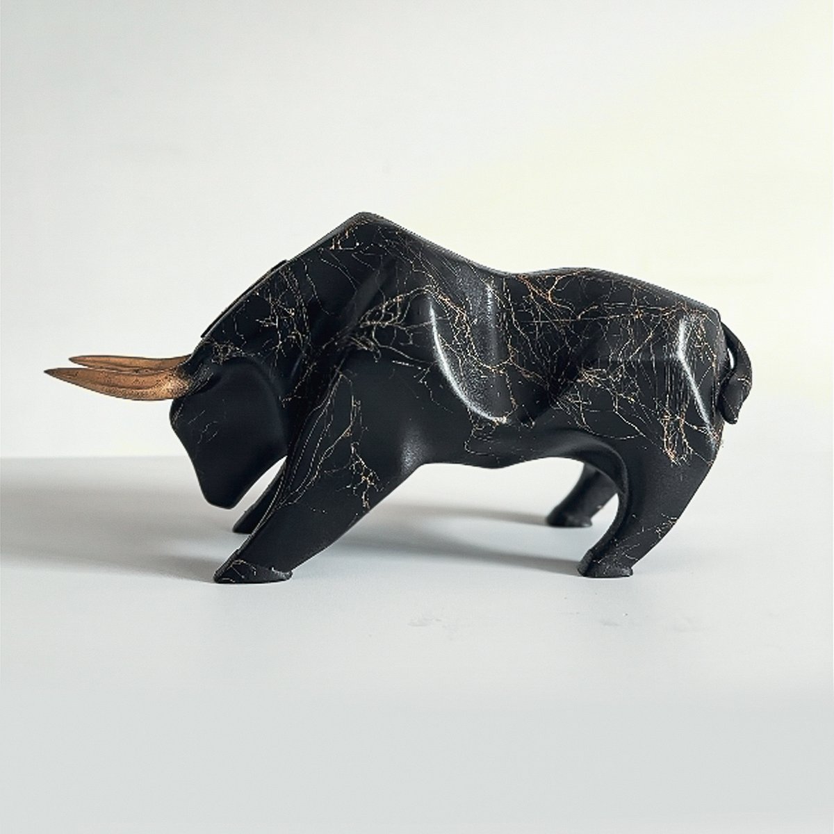 Tom_Hammer_art's tweet photo. Je suis fier de vous présenter ma 2ᵉ collection : THE BITCOIN BULL
99 sculptures uniques, handmade &amp; numérotées.
1 ETH à gagner via tirage au sort.

🔐 Puce NFC sécurisée + NFT.
📲 Prévente ouverte → lien en bio.
#CryptoArt #NFT #Bitcoin #Web3 #TomHammer https://t.co/u6GQcVYYdI