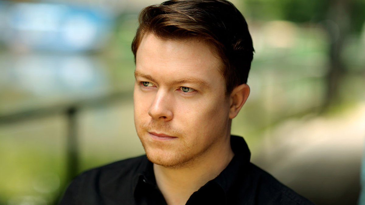 Бэл Паули и Дэниел Ригби исполнят роли Петуньи и Вернона Дурслей в сериале «ГАРРИ ПОТТЕР».

(источник: Variety)