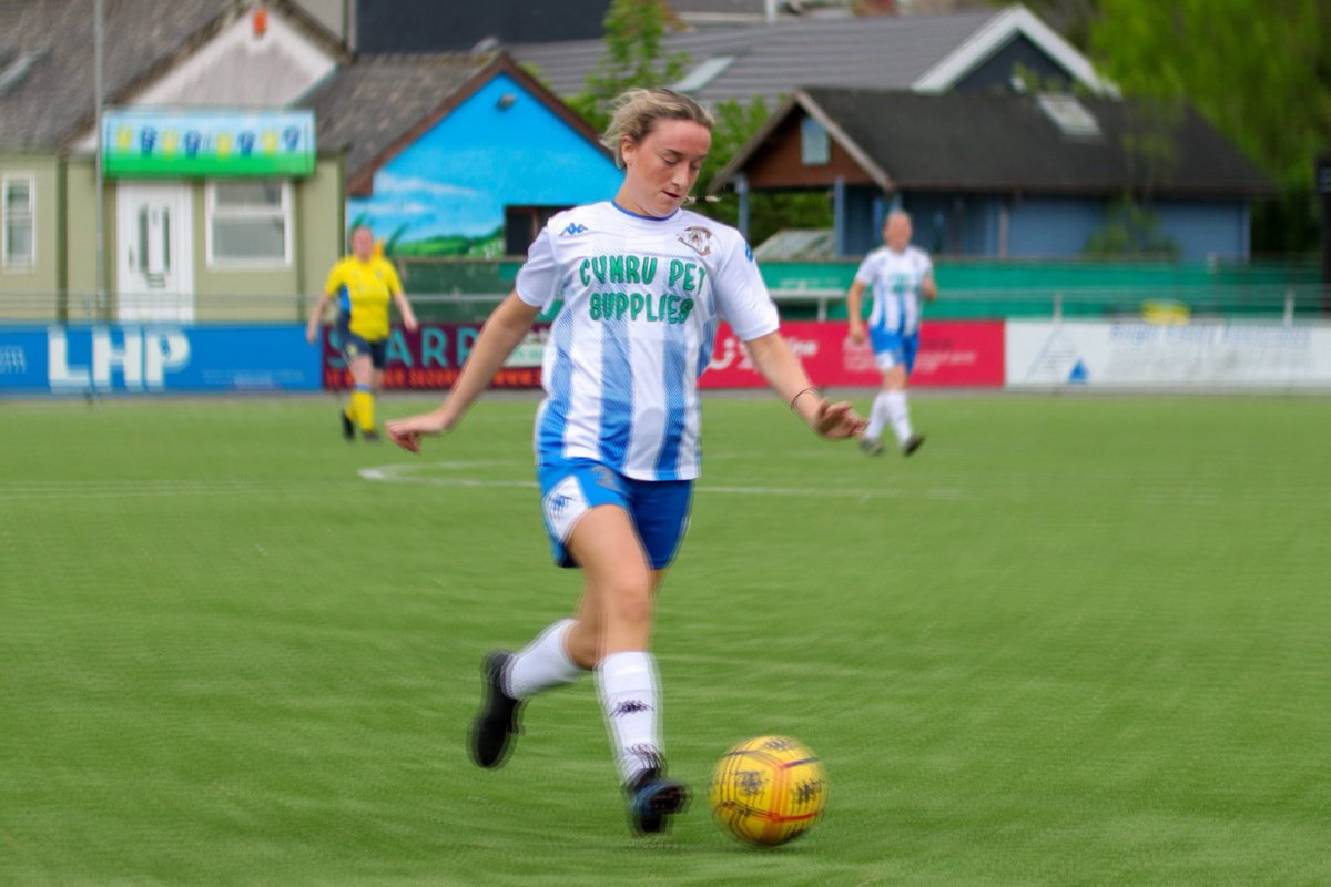 Everyone at Carmarthen Town FC Women would like to wish Grace McDonald a very happy birthday💛🖤

#UnHenAur #OneOldGold