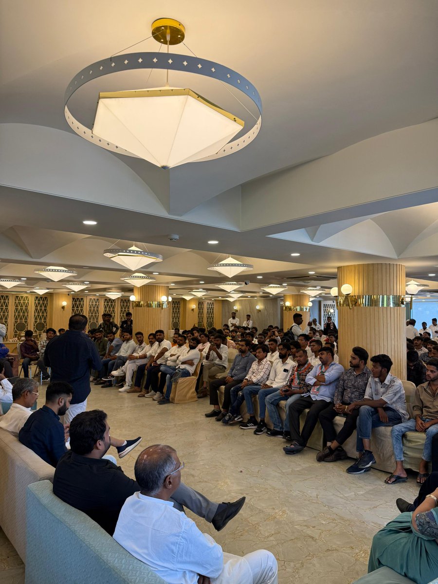 IG_Gohil_'s tweet image. કડી વિધાનસભા પેટા ચૂંટણી અંતર્ગત આજરોજ ઉત્તર/મધ્ય ગુજરાત NSUI/યુથ કોંગ્રેસની કારોબારી યોજાઈ અને વિવિધ જવાબદારી બાબતે ચર્ચા કરવામાં આવી
ગુજરાત કોંગ્રેસના પ્રભારી આદરણીય મુકુલ વાસનિક  ઉપસ્થિત રહ્યા
@MukulWasnik @shaktisinhgohil @INCIndia @INCGujarat @IYCGujarat @NSUIGujarat