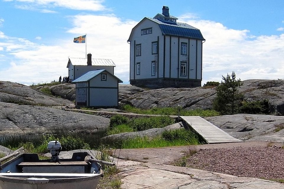 Aujourd'hui c’est la Journée de l’autonomie des Îles Åland. Le parlement de cette région autonome s'est réuni pour la première fois le 9/6/1922. Vandaag is de Autonomiedag van de Ålandeilanden. Het regionale parlement van deze autonome regio kwam voor het eerst bijeen op 9/6/1922