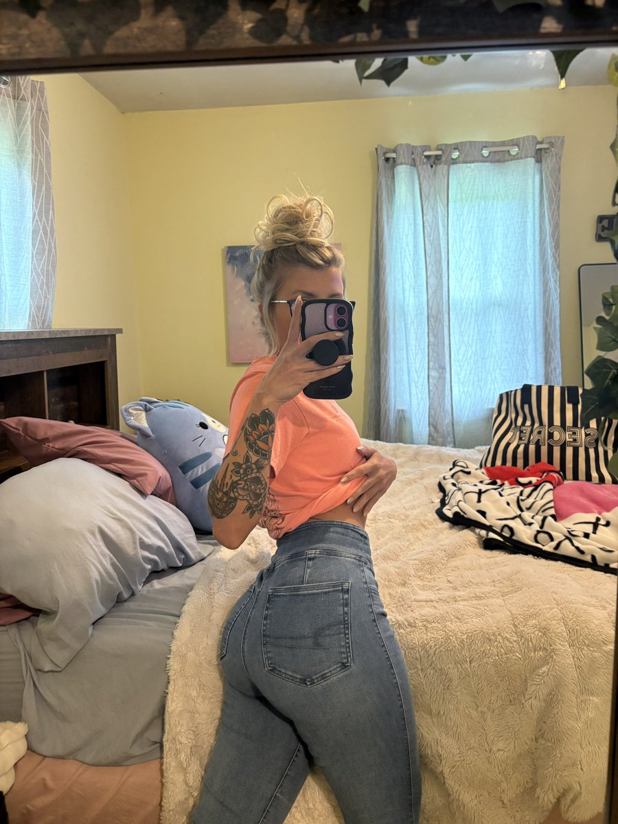 mom jeans monday