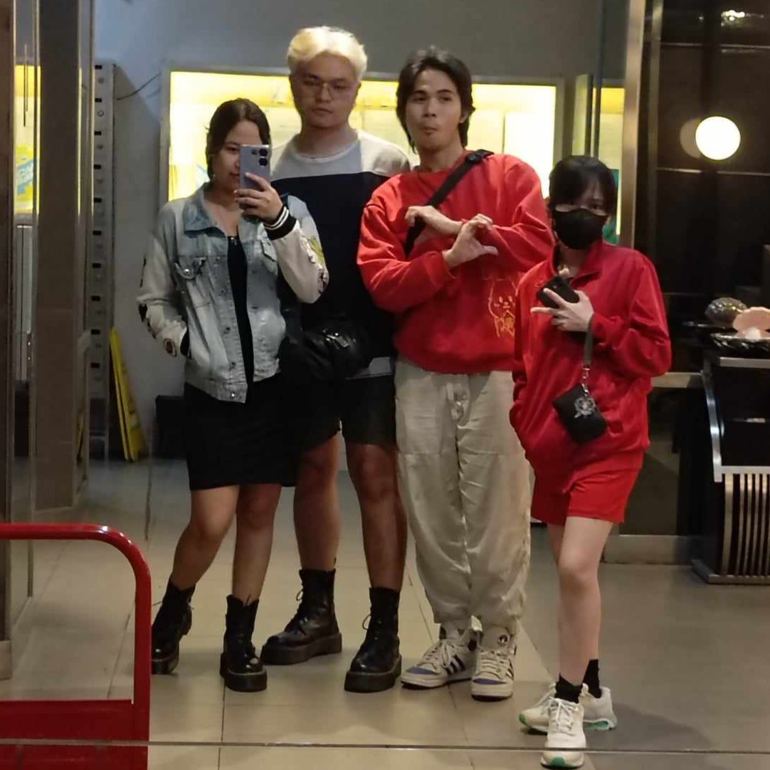 Burden_Walker's tweet image. Komiket pride 2025 🏳️‍🌈with myboi @reddsiram and friends done!!! 
thank you so so much!!! see you sa next con !!!