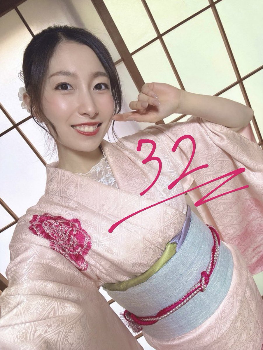 ayumi_takamune's tweet photo. 高宗、32歳になりましたぁぁぁ
歳を重ねれば重ねるほど色々な事に自信がなくなっていきますが(笑)、それは若い頃よりも沢山の人と出逢って沢山の事を経験したからだと思います！
だからこそ、人にも優しくなれている気がします😌🧡

32歳！人生まだまだこれから！必死に生きていきます！！

自慢の推しでいられるようにまだまだ頑張ります！！

これからも応援よろしくお願いします🥹🩷
ALT→