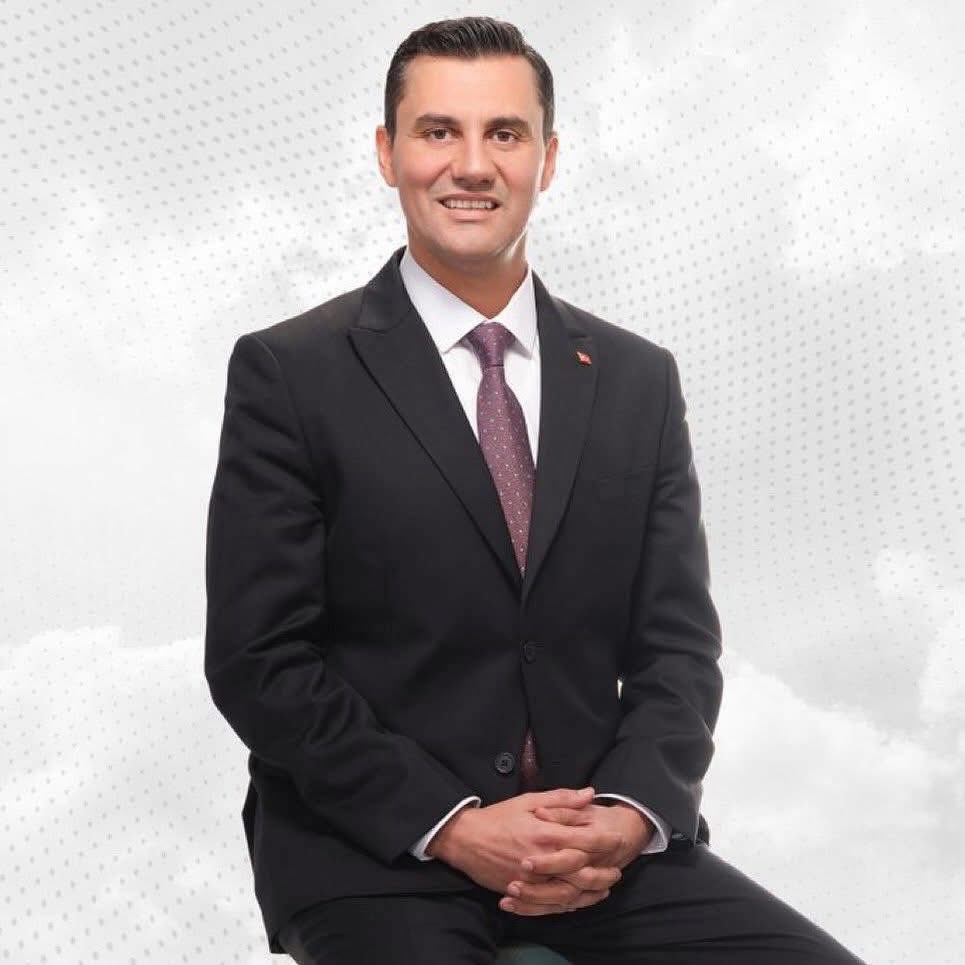 Yaşadığı talihsiz kaza sonrası kaldırıldığı hastanede bir süredir tedavi gören Manisa Büyükşehir Belediye Başkanı Sn. Ferdi Zeyrek’in, tüm müdahalelere rağmen hayatını kaybettiğini derin bir üzüntüyle öğrenmiş bulunmaktayım.

Merhuma Allah’tan rahmet; ailesine, yakınlarına, CHP