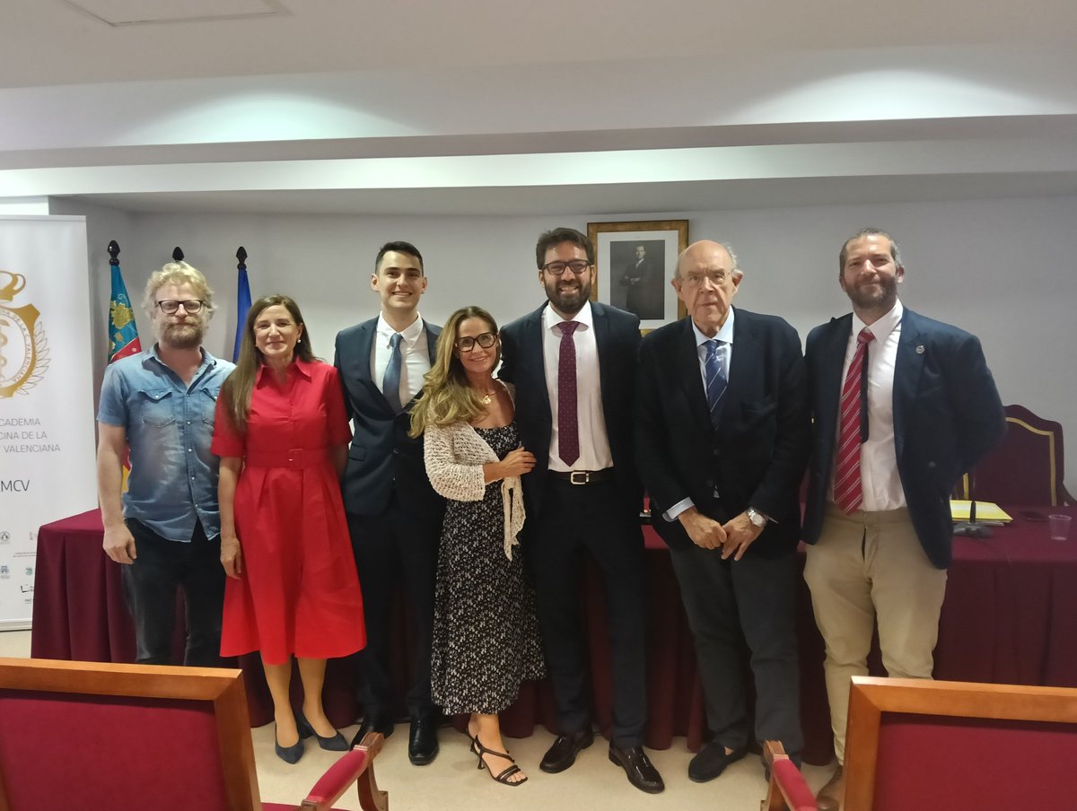 Tenemos nuevo doctor!!!! Dr. José Daniel Jiménez Santana. Es un orgullo y un honor contar con un doble grado en la especialidad de anestesiología, reanimación y terapéutica del dolor @lafe_hospital @gvasanitat @sociedad_sedar El esfuerzo y la dedicación tiene su recompensa 👍