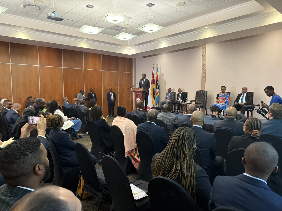 "Trade Talks in Motion! Business Eswatini joined Mozambique’s President to unlock new business opportunities. A key step towards stronger regional partnerships! #TradeMozambique #EswatiniBusiness"