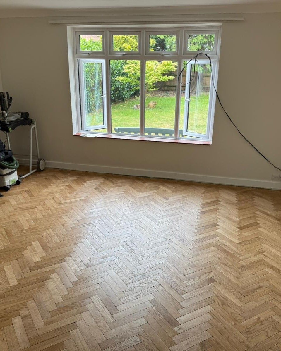 The finished floor from our Friday Install reel. Our bespoke solid tumbled oak oiled herringbone wood floors with block border detailing 🙌