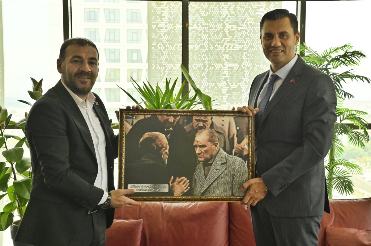 Manisa Büyükşehir Belediye Başkanımız Ferdi Zeyrek maalesef hayatını kaybetti.
Sözün bittiği yer. 

Başta ailesi, sevenleri olmak üzere hepimizin başı sağ olsun.
Allah rahmet eylesin.

#FerdiZeyrek