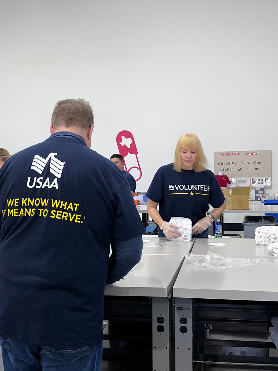 TXDIAPERBANK's tweet image. At Texas Diaper Bank, every diaper packed and every hour volunteered brings comfort to someone in need. Your time means dignity, hope, and care for our community. We couldn’t do it without you!
Sign up to volunteer today! texasdiaperbank.org