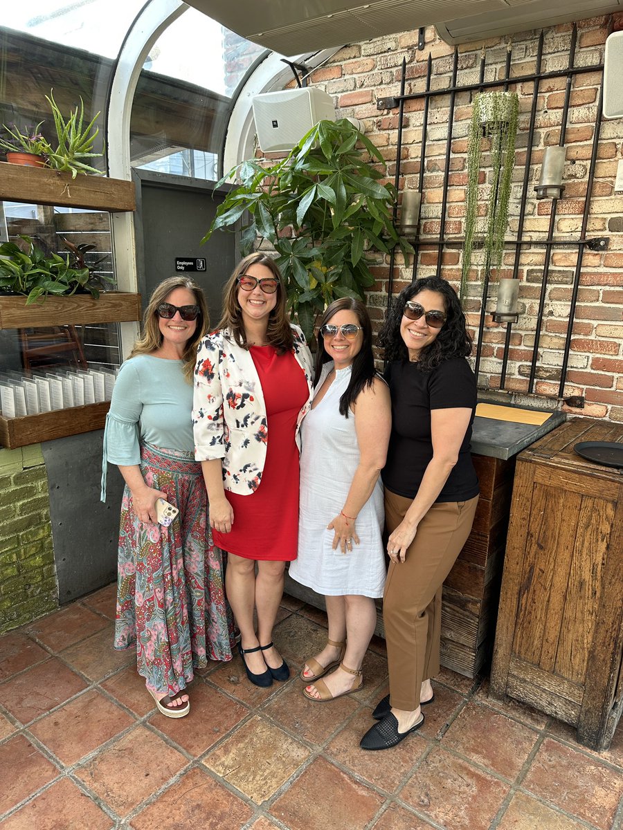 A celebration of exceptional language teachers, leaders, and learners at the LILT Spring General Membership meeting! Congratulations to Sra. Principe-Franco for being recognized with the Best of LILT presentation from the annual conference this year! #ewlinguists #ewlearns