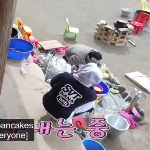 feat_jww's tweet photo. while gyucheol busy preparing the ingredients wonwoo just sitting there playing 5 stones, watching mingyu save the scallions while drinking his apple juice, getting his self warm while watching gyucheol cook kimchi pancake and then also getting fed after cooking.. my princess ๐ญ https://t.co/ahmp0hjX4u