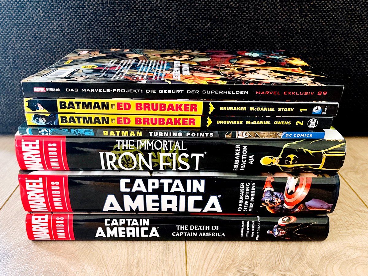 Re-Read &amp; Recherche. Demnächst steht ein #Podcast über einen meiner Lieblingsautoren an. Und ich sag mal so: Nach 15 Jahren noch mal #IronFist von #EdBrubaker, #MattFraction, #DavidAja und Co. zu lesen, ist jetzt nicht der schlechteste Zeitvertreib. #marvel #comics #bookstagram