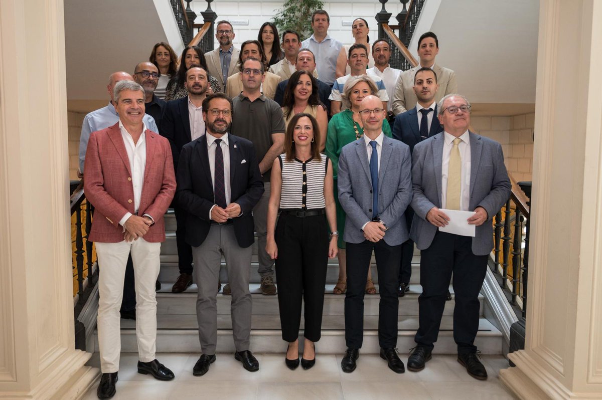 🚌 Impulsamos un programa de inversiones para la mejora del transporte público metropolitano de #Granada 

🤝 El <a href="/CTransporte_GR/">Consorcio de Transporte Metropolitano Granada</a> y 35 ayuntamientos destinarán 5 millones a la renovación de líneas, nuevas paradas y refuerzo de conexiones

 🔗 lajunta.es/5ov2j ✅️