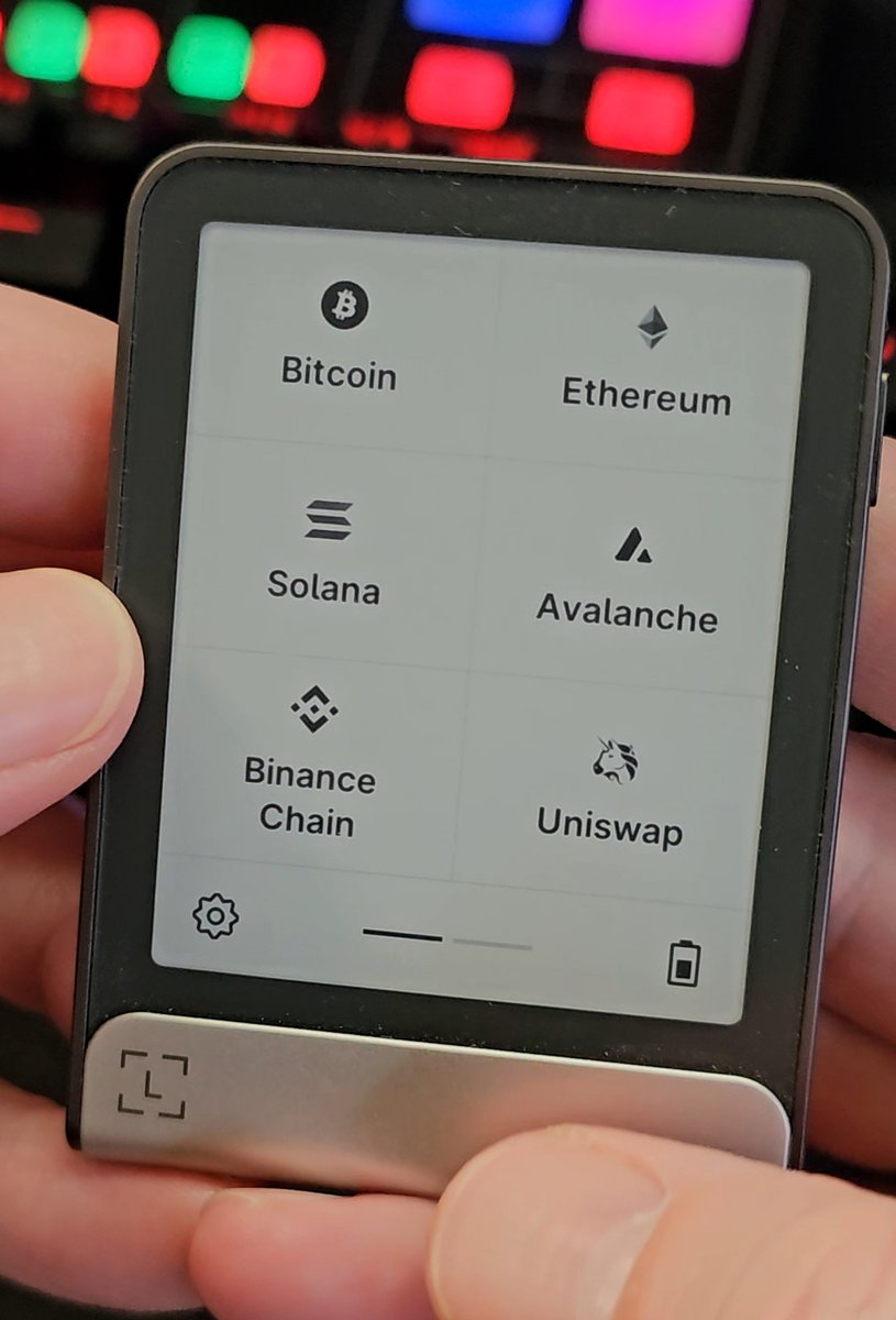 🚨 GIVEAWAY ALERT!

I teamed up with @ledger for a [TOP SECRET] mission to giveaway 1 Ledger Flex hardware wallet!

TO ENTER: 
1⃣ Follow me &amp; <a href="/Ledger/">Ledger</a> 
2⃣ Like &amp; RT this post
3⃣ Comment the ONE item you're bringing on a top secret mission with me!

Winning comment picked in 24hrs