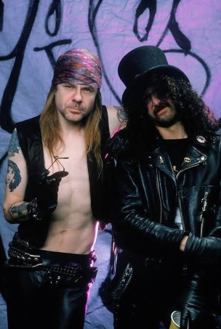 RicMenR's tweet image. Ese bloque “Easy” estuvo bien pinche hermoso. ¡Excelente inicio de semana, muchachos y Podebanda! 

#PoderosoEnLlamas