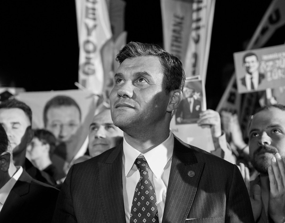 Çok üzgünüm diyecek söz yok. İyi insanlar hep erken gidiyor.Allah rahmet eylesin.