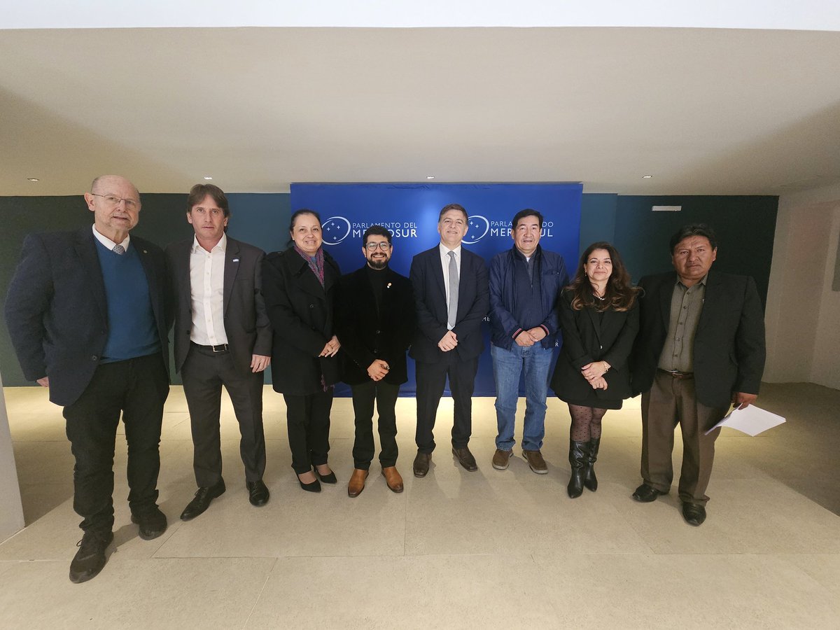 Parlamento MERCOSUR (@parlasur) on Twitter photo 📢 #AHORA Frente Parlamentario Contra el Hambre del #PARLASUR, presidida por <a href="/MSotomayorSJ/">Matias Sotomayor</a>, se reúne para discutir el Plan de Trabajo de 2025. Y también recibieron al Director Subregional de SEGIB, Esteban Campero 📢 #AHORA Frente Parlamentario Contra el Hambre del #PARLASUR, presidida por <a href="/MSotomayorSJ/">Matias Sotomayor</a>, se reúne para discutir el Plan de Trabajo de 2025. Y también recibieron al Director Subregional de SEGIB, Esteban Campero