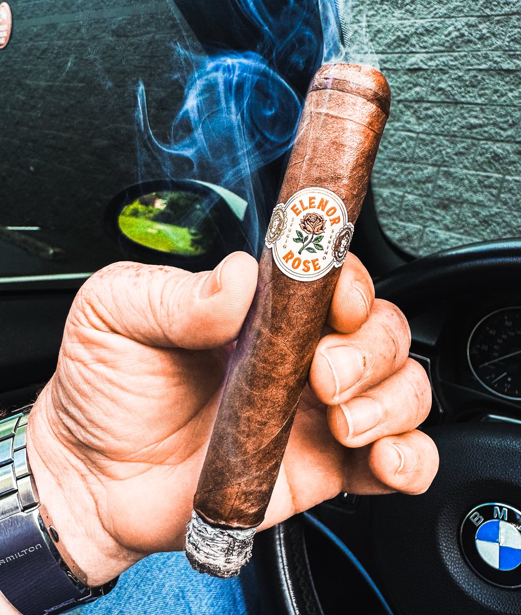 stogiedad's tweet photo. Done with my first meetings, on to a #cigar while I hit the road before some more meetings. Excellent segway. @SerinoCigarCo #ElenorRose Revolver. #nowsmoking #CigarLife #CigarsOnX #BOTL #watchoftheday #Hamilton #XWind https://t.co/otaBzUmNcr
