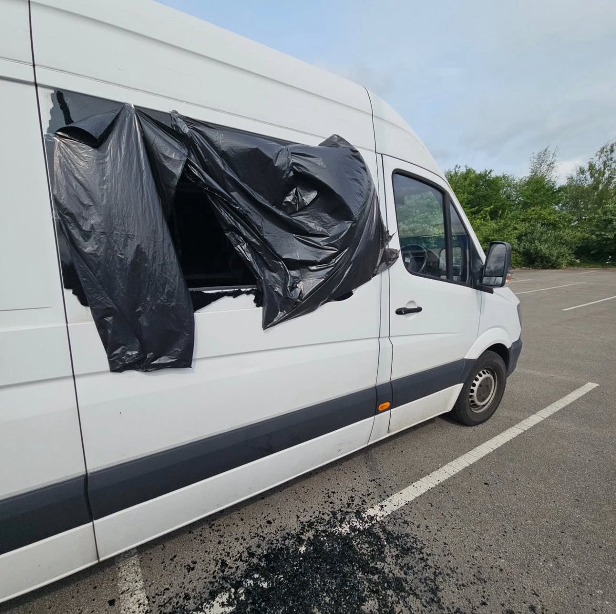 MLVLTDMUSIC's tweet image. Deso are raising funds to get the van fixed up and replace the equipment they’ve lost. If you are able to donate or pick up their new record, we all truly appreciate it. 🙏
gofund.me/6c29f942