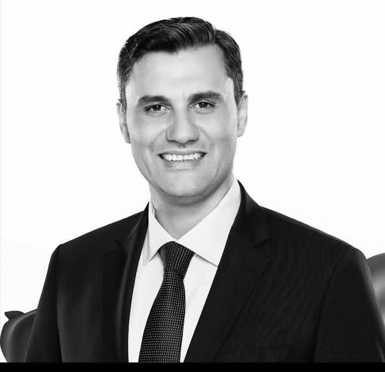 Seni hep iyiliğin, dürüstlüğün, çalışkanlığın ve şeffaflığınla hatırlayacağız. Işıklar içinde uyu.
#ferdibaskan
#ferdizeybek