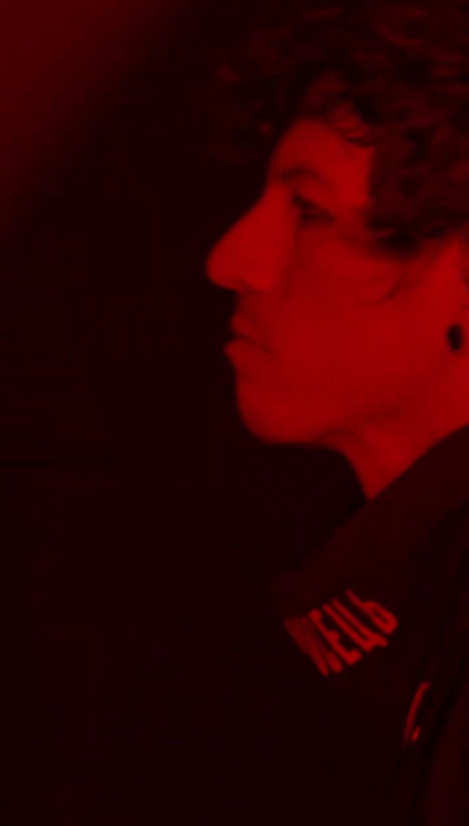 JOSH HAS EYELINER ON ITS OVER JOSH NATION WE'RE FUCKING DEADK