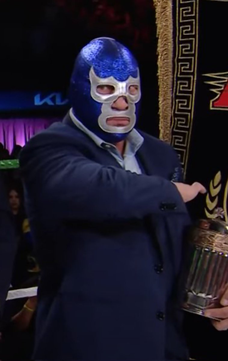 EdRugerio's tweet image. #PoderosoEnLlamas así me imagino la cara de @monnaghan cada que escucha un error de Airto en Poderoso 😅😅