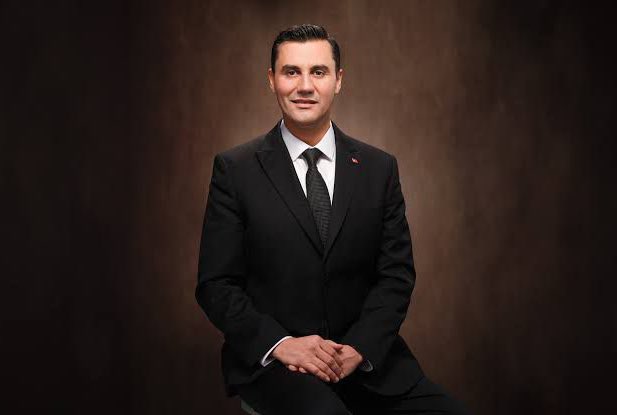 Manisa Büyükşehir Belediye Başkanı Ferdi Zeyrek‘in vefat haberini derin bir üzüntüyle aldık.

Ailesine, sevenlerine, Cumhuriyet Halk Partisi camiasına ve başta Manisalılar olmak üzere tüm halkımıza baş sağlığı diliyorum.