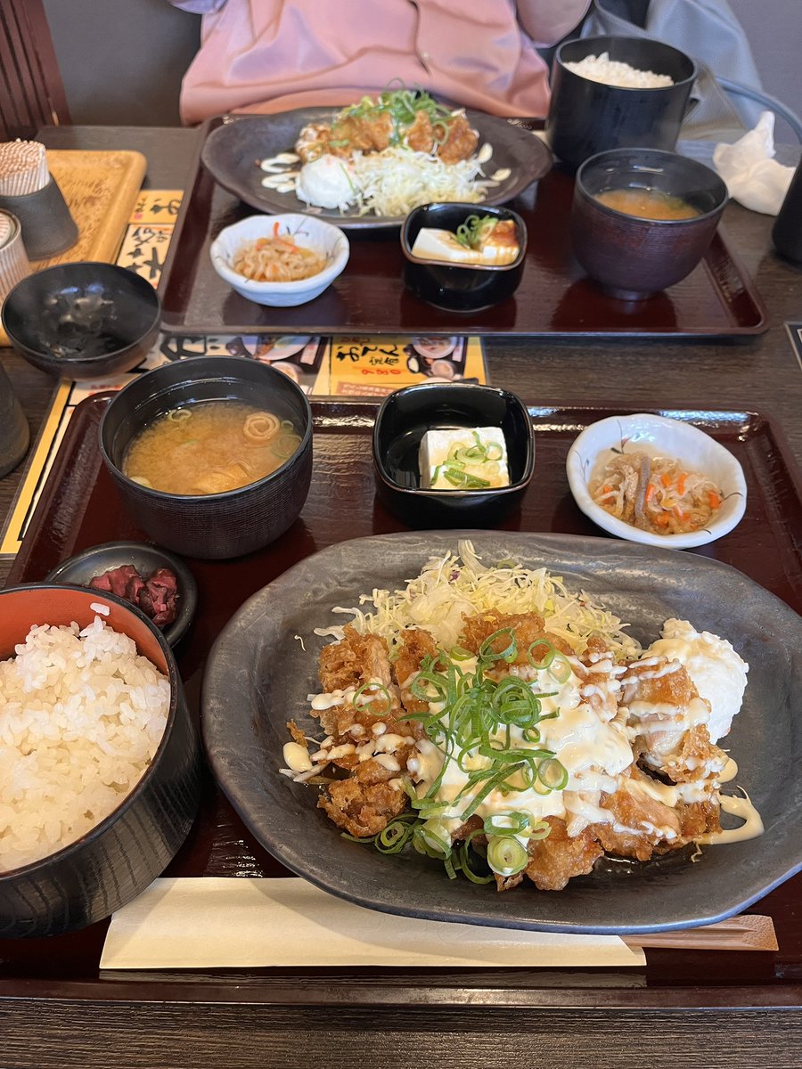 植村さんに連れて行って頂いたお店のチキン南蛮定食がびっくり美味しかった😳🫢✨幸せ満腹🍚ご馳走さまでした🙇🙇
とってもええお店教えて頂きました‼️
また行きたい🍚