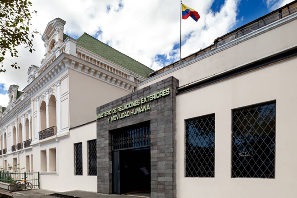 Ecuador exigirá visa de tránsito a ciudadanos de varios países, entre ellos Venezuela #TalCual #ClaroyRaspao

Web: talcualdigital.com/ecuador-exigir…