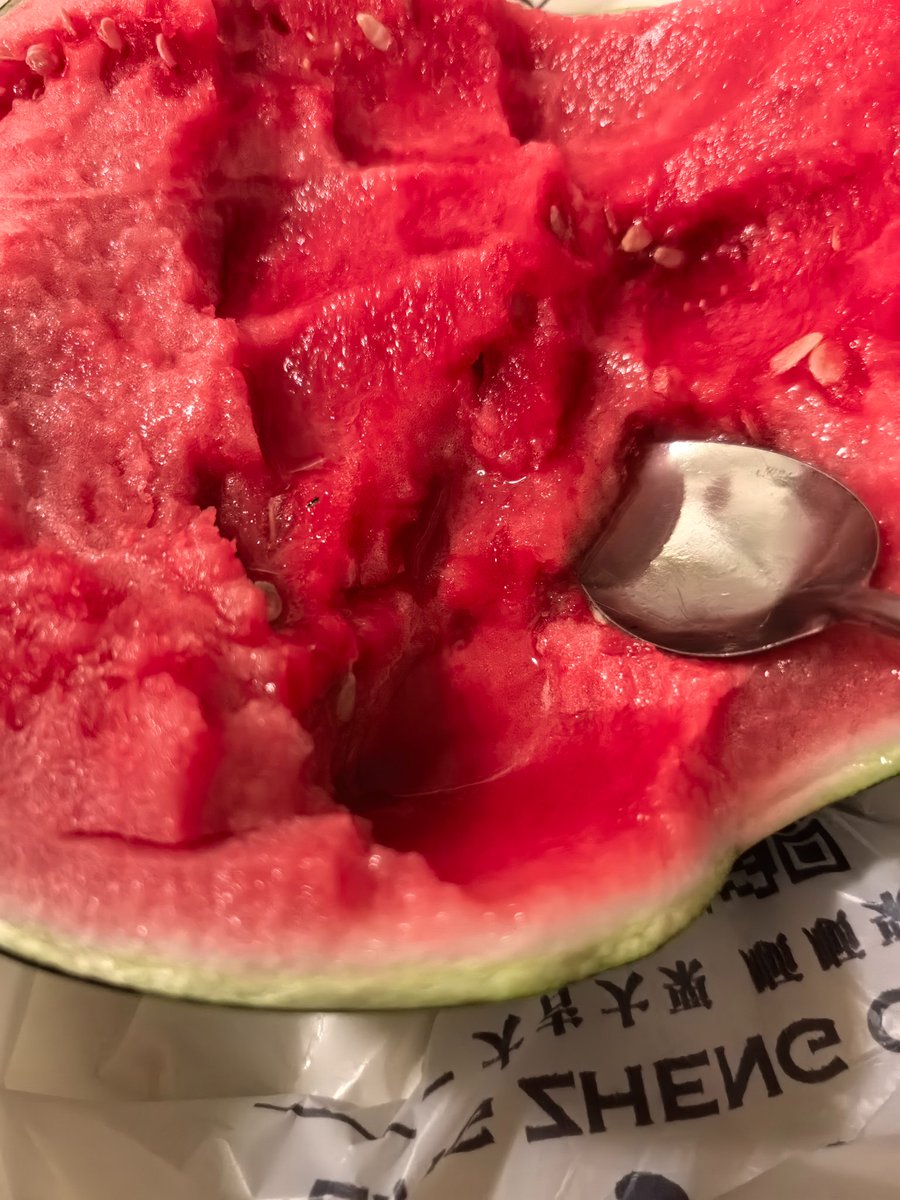 yojeongha's tweet photo. 超薄皮西瓜！！脆脆的 好吃😋 https://t.co/04J66tl7op