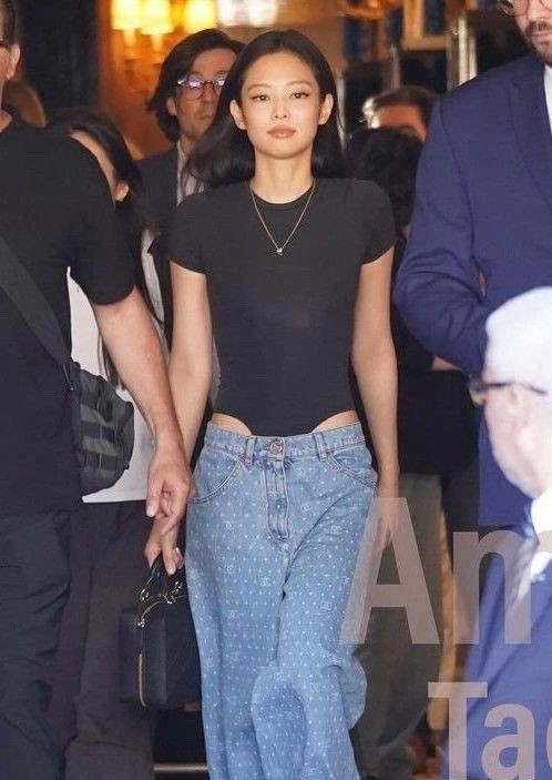 definitely this THEE paparazzi photo