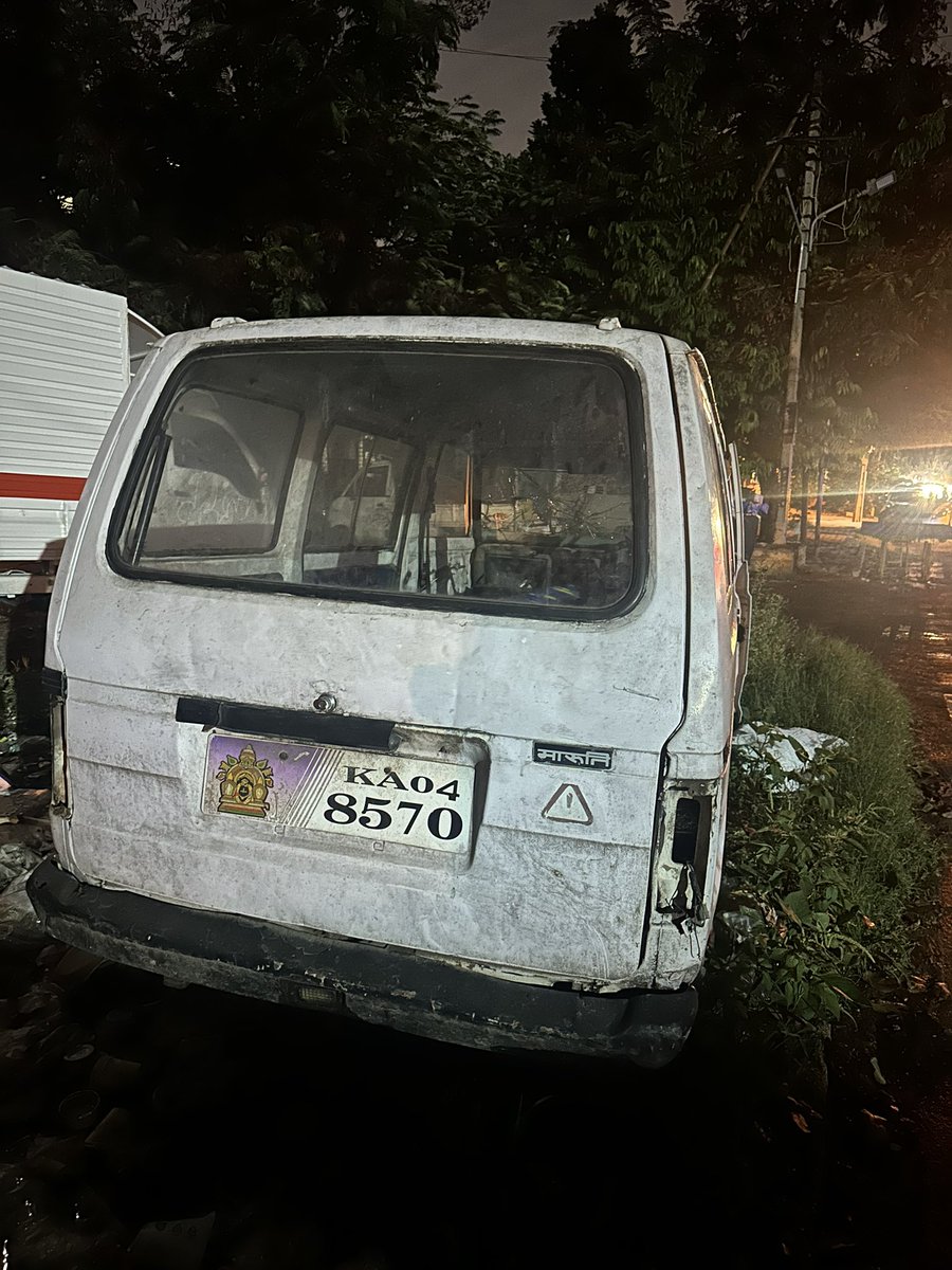 rcnaveen's tweet photo. @BlrCityPolice @Jointcptraffic How to raise complain about abandoned vehicles? For example, like this: KA048570. Multiple vehicles around Tatanagar, Kodigehalli. This is also causing trash black-spots around these vehicles. @BBMPofficial https://t.co/YDcvp5EetG
