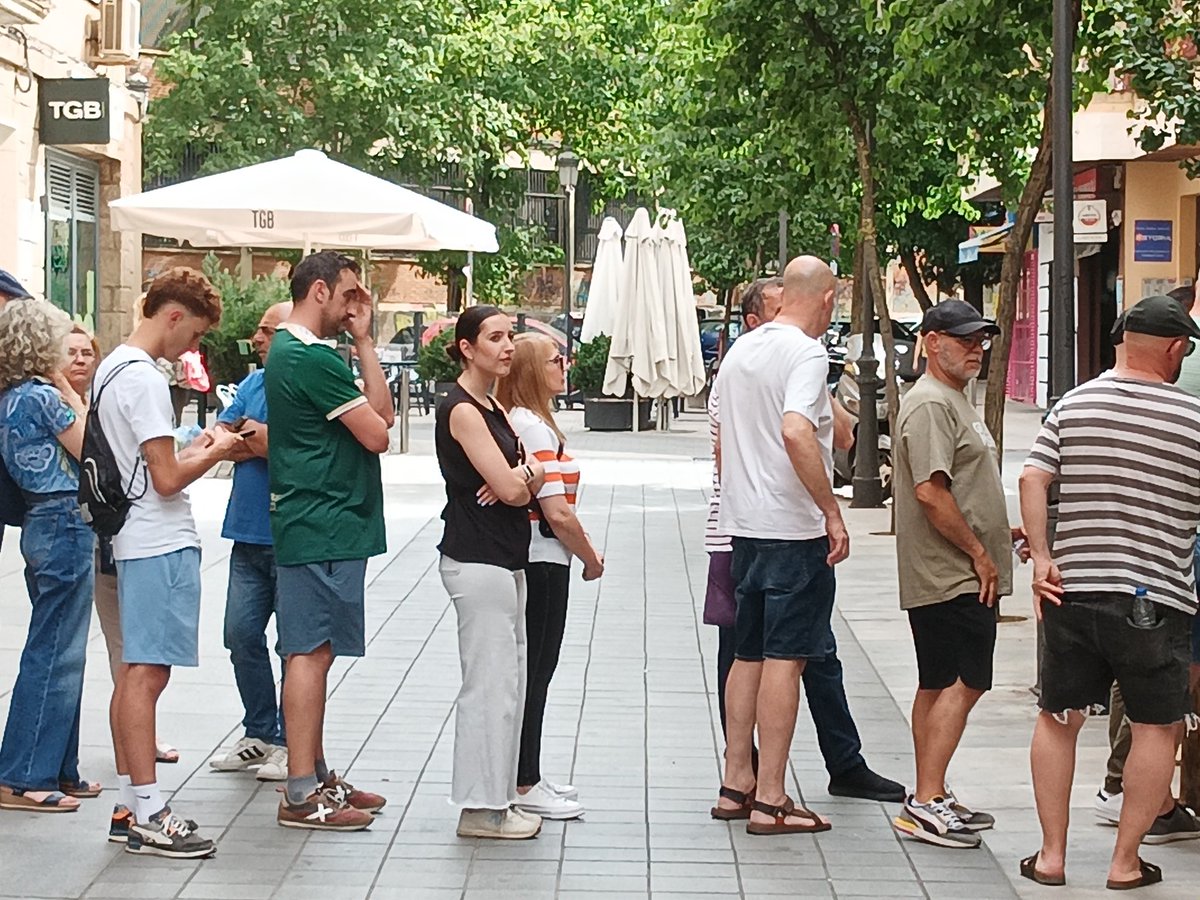 Esta es la cola a las 17:30 para hacerse socio del <a href="/CPCacerenoSAD/">CP Cacereño</a> 
Que el ritmo no pare <a href="/fernandosb9/">F.Sosa</a>