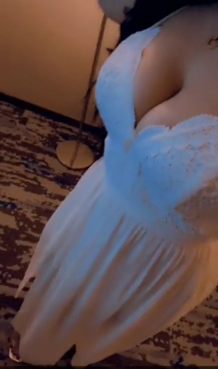 مشتهيه ممحونه مطلقه لسهرات الجاد يبي الحين كلمني واتس