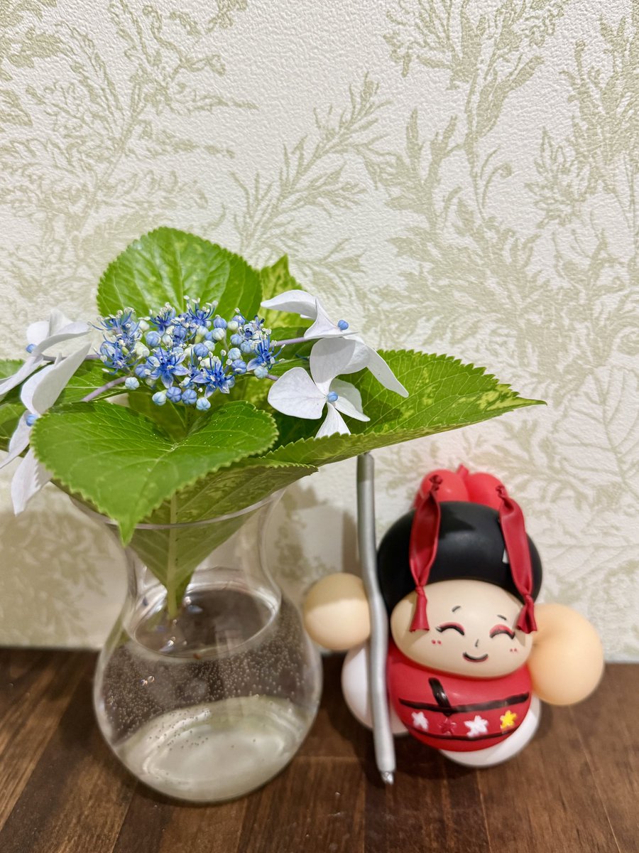 merimariko's tweet photo. クラウン リオさんが
ソラマチ大道芸 ニコ缶マルシェさんにて
めりこ八百屋お七バージョンの
バルーンをレパートリーに
入れて下さいました！

自身がモチーフのバルーン頂きましたの初めてで感激🥰
お稽古場に大切に飾っています❤️‍🔥

リオさん✨プレゼント下さったお客さま✨ありがとうございました❣️ https://t.co/h5o0V9NrCo