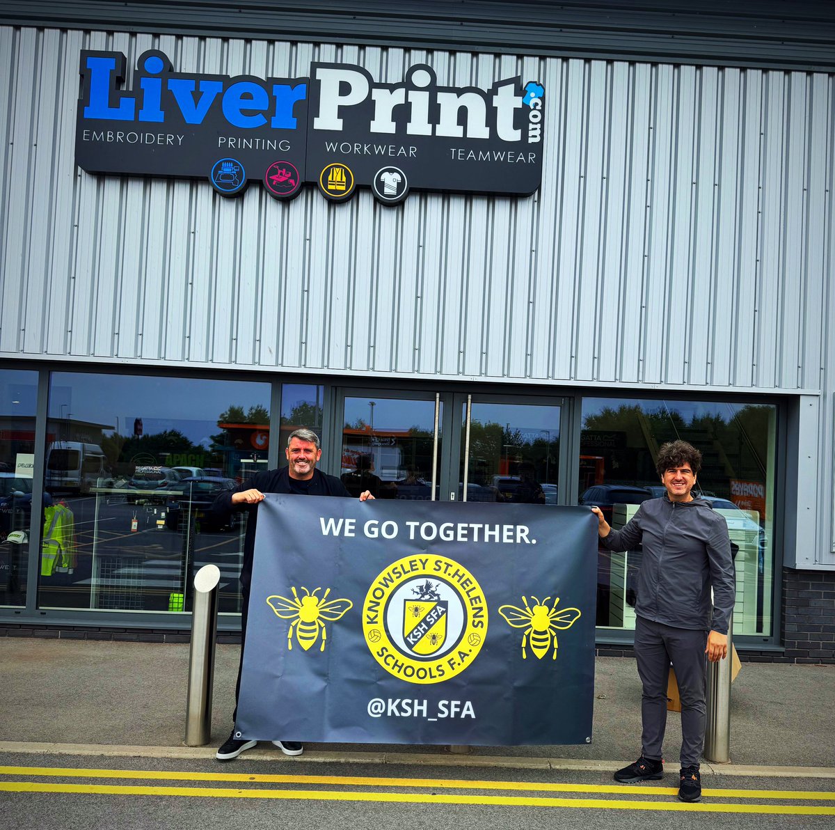 Big thanks to our kit supplier and printer <a href="/LiverPrint/">LiverPrint</a> based in <a href="/KnowsleyCouncil/">Knowsley Council</a> thanks for sorting everything out for us this season and thanks for turning around our new banners so quick  much appreciated your support is appreciated 👏🏼👏🏼 🐝🐝
