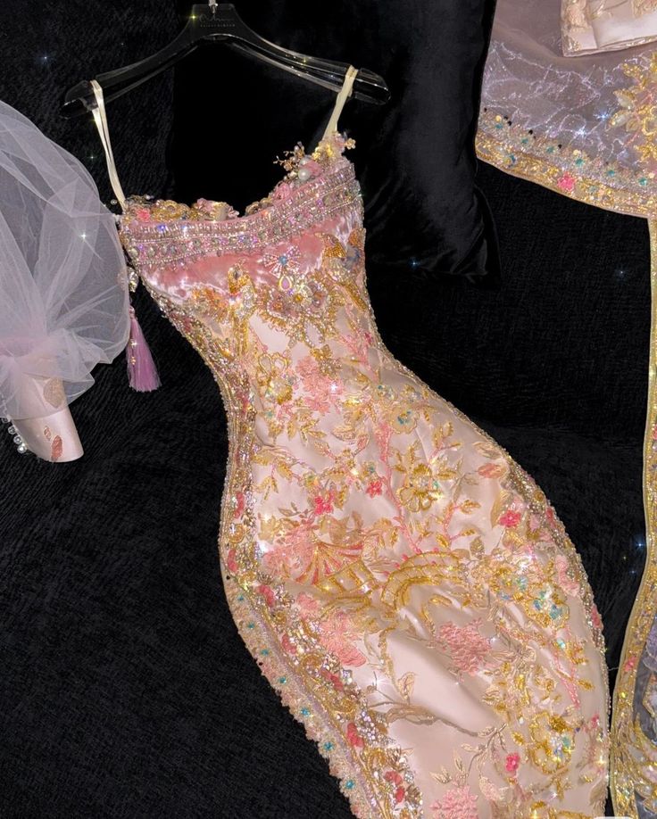 Dress details