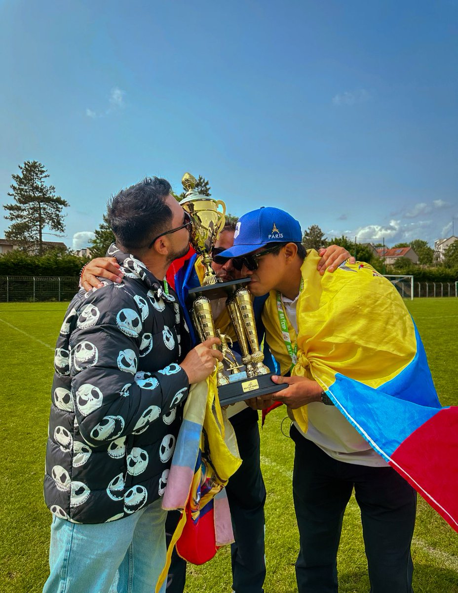 pepegutierrez89's tweet photo. 🇪🇨🏆 LICEO LOS DELFINES SON CAMPEONES INTERCONTINENTALES 🇪🇨🏆

El equipo ecuatoriano de fútbol del ganó el BACUP 2025 desarrollado en París, Francia y se coronó campeón al vencer 2-1,  en la final, a los franceses del Meax Rogue.

#Ecuador GANADOR en el mundo. https://t.co/oD9g3Y9aY1