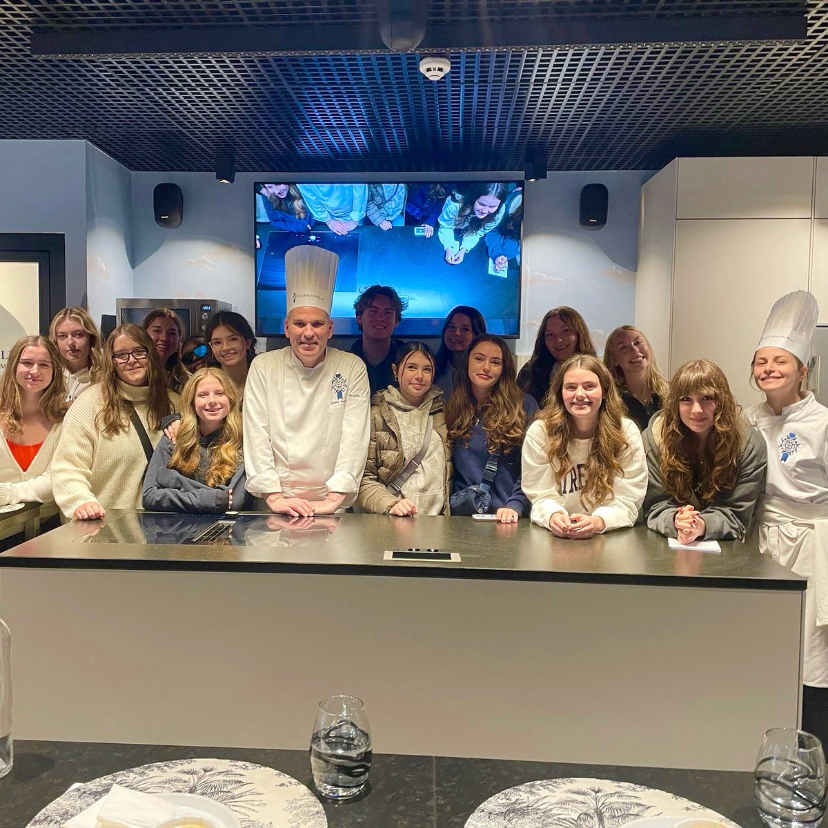 Gelato, pizza, and buttery croissants — yes please! This March Break, your teen can taste the culture on a delicious journey through Rome, Florence, and Paris. It’s the perfect mix of travel, culture, and of course… amazing food.
#marchbreak2026 #thisisclass #highschoolcredits