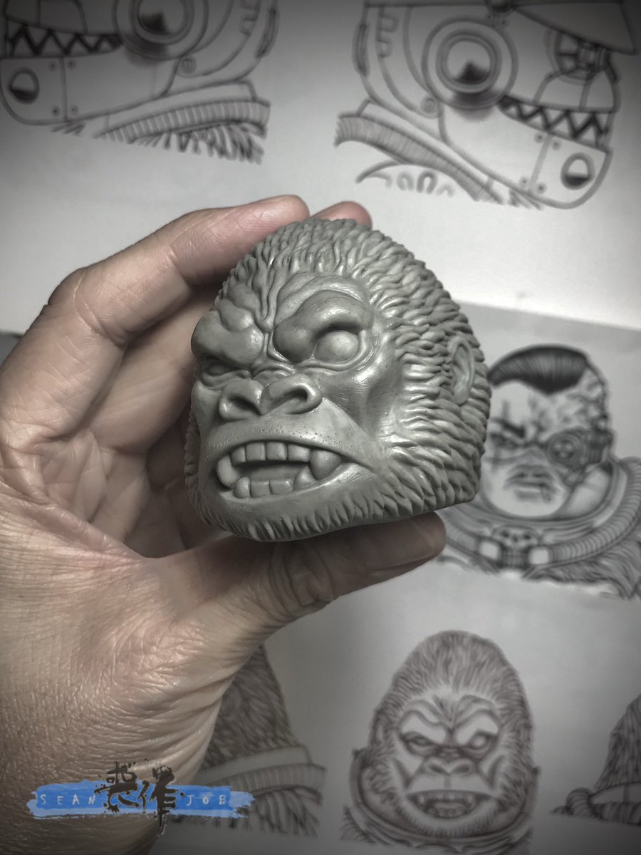 Seanjob_X's tweet photo. THE IRON CLAW - SUPREME LEADER GORDO  Gorilla head (additional head sculpt)⋯⋯Finished

#sotakutoys #brackmetal #brackmetaltoys #sofubi #softvinyltoy #sofvitokyo #ソフビ #arttoy #designertoy #vinyltoys  #Sculpture #prototype  #Artist #SeanJob #喪作 #原型師 #搪膠 https://t.co/6m5khBejbr