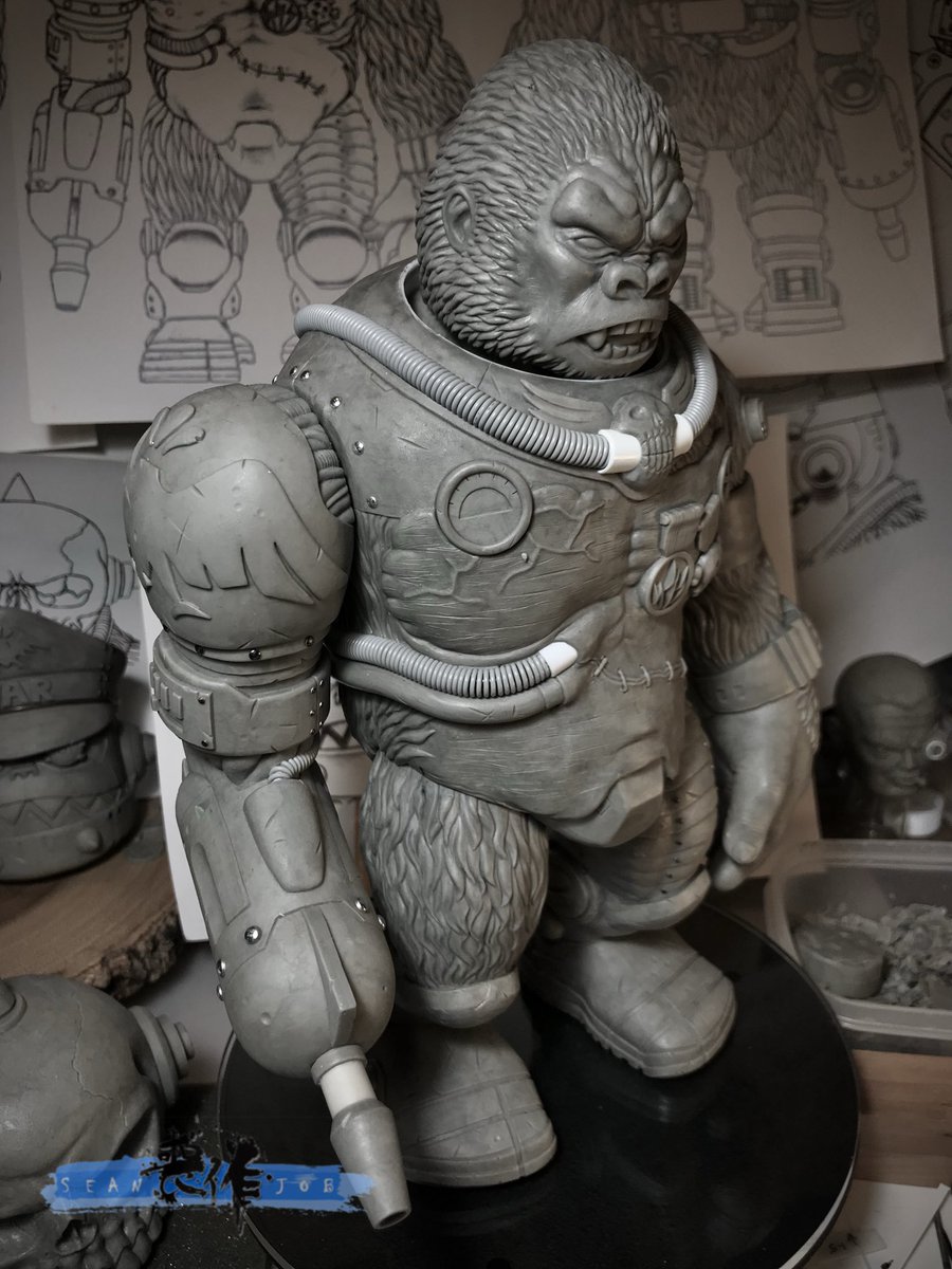Seanjob_X's tweet photo. THE IRON CLAW - SUPREME LEADER GORDO  Gorilla head (additional head sculpt)⋯⋯Finished

#sotakutoys #brackmetal #brackmetaltoys #sofubi #softvinyltoy #sofvitokyo #ソフビ #arttoy #designertoy #vinyltoys  #Sculpture #prototype  #Artist #SeanJob #喪作 #原型師 #搪膠 https://t.co/6m5khBejbr