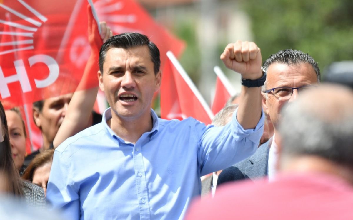 Acımız çok büyük.

Manisa’nın evladı, Başkanımız Ferdi Zeyrek’i kaybetmenin büyük üzüntüsünü yaşıyoruz.

Partimizin, ailesinin, sevenlerinin, milletimizin ve Manisa’mızın başı sağolsun. 

Mekanı cennet olsun.