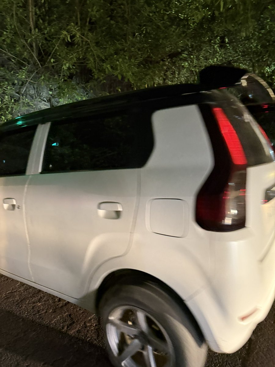 pupuldutta's tweet photo. @dtptraffic why are we not cracking down on such cars - no number plate, all black windows! Are we waiting for an incident to happen? #nonumberplates #trafficawareness #trafficlip #delhi #dwarkadelhi https://t.co/0I18GgOibU