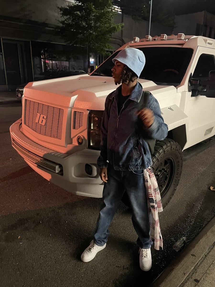 _shaddig's tweet photo. Tell Vert start the UFO🛸 https://t.co/Xf3FkjcV4V